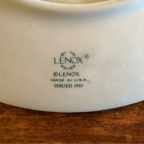 Lenox Nativity Vignettes The Holy Family, White Bisque Porcelain Plate  - 1993 - Picture 6 of 6